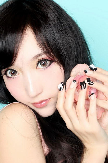 Chiếc mũi cao thanh tú, hàng mi cong rợp bóng. (Ảnh: H) Xem thêm: Lên đời nhan sắc nhờ trang điểm. Chiếc mũi cao thanh tú, hàng mi cong rợp bóng. (Ảnh: H) Xem thêm: Lên đời nhan sắc nhờ trang điểm.