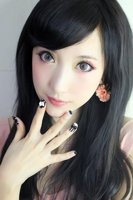 Gương mặt hình chữ V hoàn hảo, đôi mắt long lanh to tròn. (Ảnh: H) Xem thêm: Lên đời nhan sắc nhờ trang điểm. Gương mặt hình chữ V hoàn hảo, đôi mắt long lanh to tròn. (Ảnh: H) Xem thêm: Lên đời nhan sắc nhờ trang điểm.