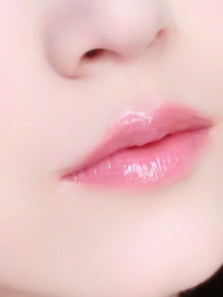 Bờ môi chúm chím cánh đào. Màu son hồng mọng, tươi tắn càng khiến môi mỹ nữ thêm đẹp và gợi cảm. (Ảnh: H) Xem thêm: Lên đời nhan sắc nhờ trang điểm. Bờ môi chúm chím cánh đào. Màu son hồng mọng, tươi tắn càng khiến môi mỹ nữ thêm đẹp và gợi cảm. (Ảnh: H) Xem thêm: Lên đời nhan sắc nhờ trang điểm.