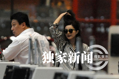 Ai có thể tin nổi "bà chị" này là Phạm Băng Băng? Xem thêm:Quá sành điệu, Phạm Băng Băng biến đàn em thành "hàng nhái"? Ai có thể tin nổi "bà chị" này là Phạm Băng Băng? Xem thêm:Quá sành điệu, Phạm Băng Băng biến đàn em thành "hàng nhái"?