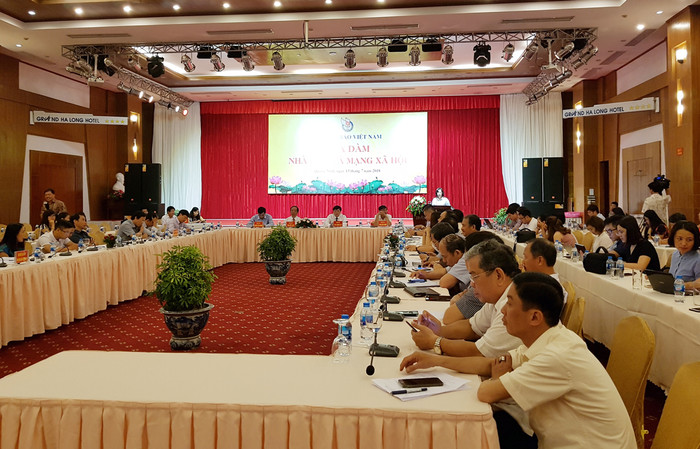 Quang cảnh cuộc tọa đàm "Nhà báo và mạng xã hội" (Ảnh: Lã Tiến) Quang cảnh cuộc tọa đàm "Nhà báo và mạng xã hội" (Ảnh: Lã Tiến)