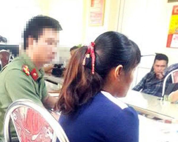 Bà Đỗ Thị Sặm tại cơ quan Công an huyện Thủy Nguyên đã thừa nhận hành vi vi phạm của mình (Ảnh: CTV)