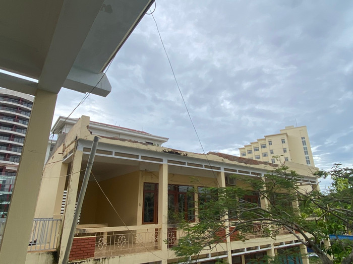 Trường học ở quận Đồ Sơn bị tốc mái (Ảnh: LT) GDVN_khac-phuc-bao-15.jpg
