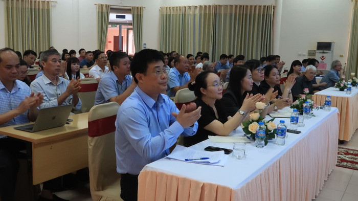 Bộ Giáo dục và Đào tạo đề nghị các thành viên trong hội đồng thẩm định không chủ quan trong thẩm định sách giáo khoa lớp 9 (Ảnh: LT) Bộ Giáo dục và Đào tạo đề nghị các thành viên trong hội đồng thẩm định không chủ quan trong thẩm định sách giáo khoa lớp 9 (Ảnh: LT)