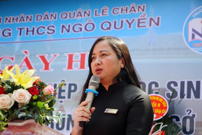 Cô giáo Nguyễn Thị Thu Hương, Hiệu trưởng Trường Trung học cơ sở Ngô Quyền mong muốn các bậc phụ huynh đừng quá kỳ vọng để gây áp lực cho con em mình trước kỳ thi vào lớp 10. (Ảnh: Lã Tiến) Cô giáo Nguyễn Thị Thu Hương, Hiệu trưởng Trường Trung học cơ sở Ngô Quyền mong muốn các bậc phụ huynh đừng quá kỳ vọng để gây áp lực cho con em mình trước kỳ thi vào lớp 10. (Ảnh: Lã Tiến)