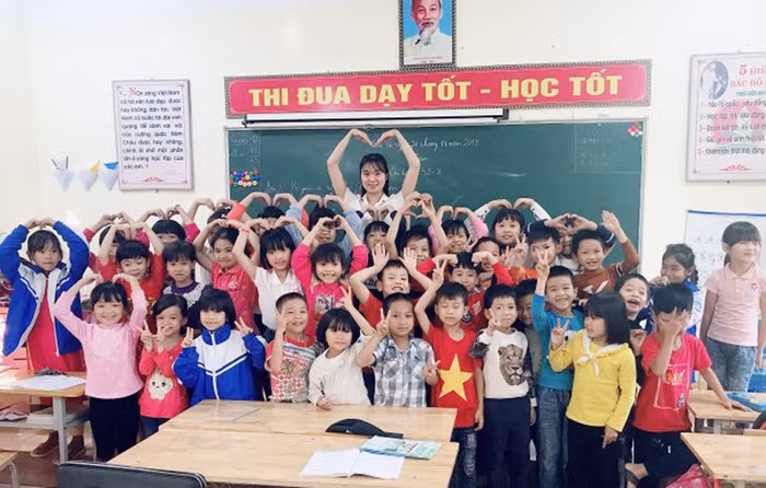 Cô và trò trao nhau những tình cảm đặc biệt trong ngày 20/11 (Ảnh: Nhân vật cung cấp) Cô và trò trao nhau những tình cảm đặc biệt trong ngày 20/11 (Ảnh: Nhân vật cung cấp)