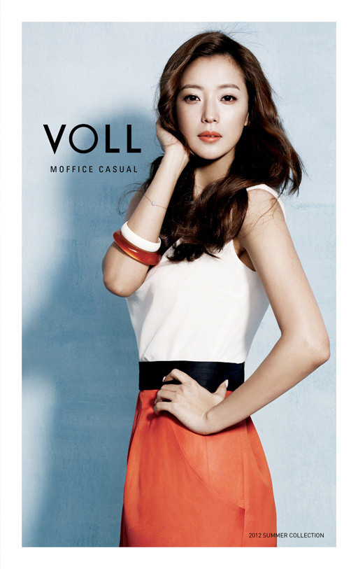 Gương mặt thon dài khả ái, đôi mắt to, khuôn miệng xinh .... tất cả hội tụ khiến Kim Hee Sun trở thành Sao nữ có nhiều bạn gái muốn phẫu thuật thẩm mỹ giống nhất. (Ảnh: HB) Xem thêm: Bộ sưu tập váy xinh chào hè 2012. Gương mặt thon dài khả ái, đôi mắt to, khuôn miệng xinh .... tất cả hội tụ khiến Kim Hee Sun trở thành Sao nữ có nhiều bạn gái muốn phẫu thuật thẩm mỹ giống nhất. (Ảnh: HB) Xem thêm: Bộ sưu tập váy xinh chào hè 2012.