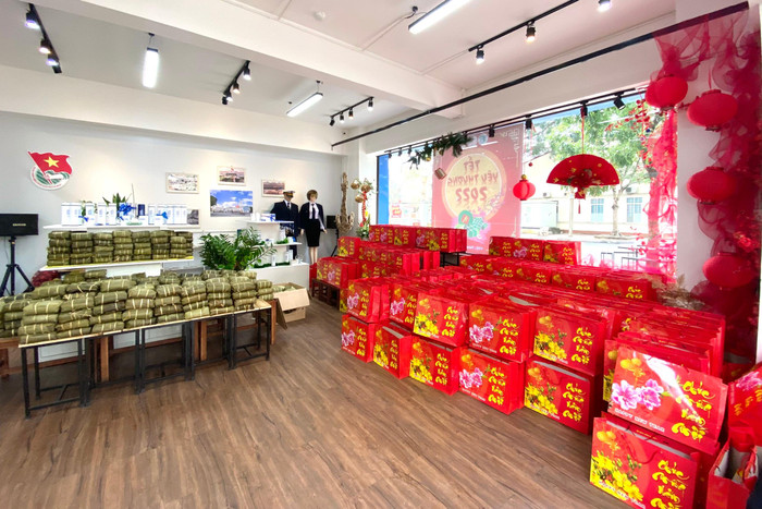 Các món quà sẵn sàng lên đường, trao gửi "yêu thương" (Ảnh: NTCC) Các món quà sẵn sàng lên đường, trao gửi "yêu thương" (Ảnh: NTCC)