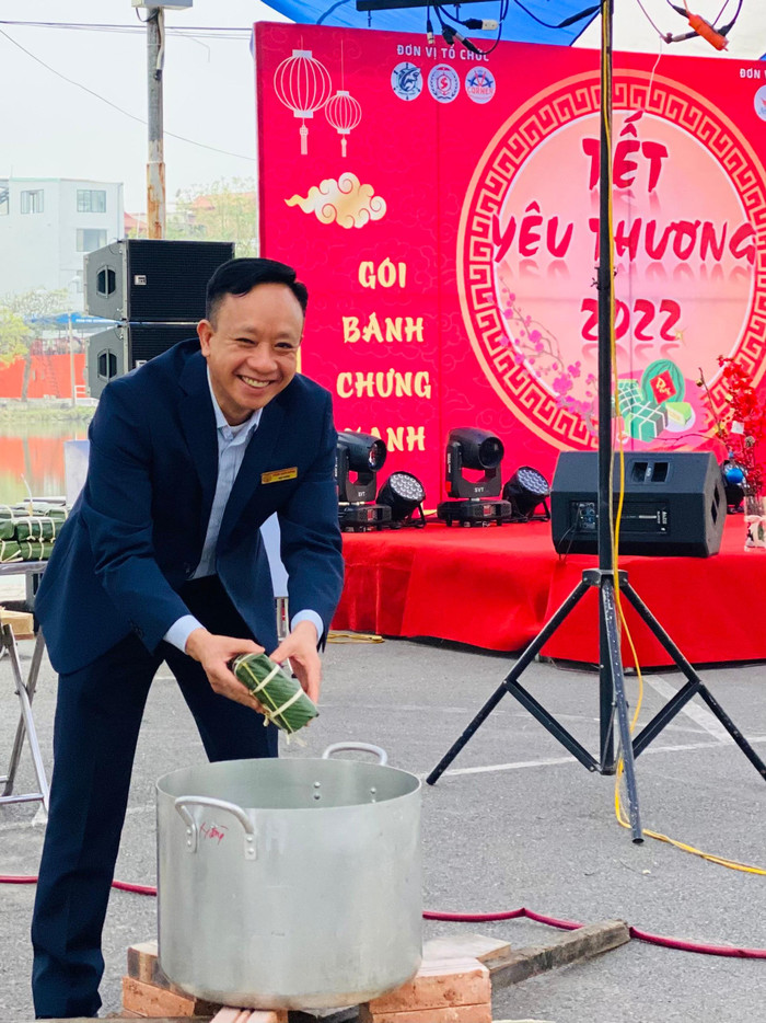 Phó Giáo sư. Tiến sĩ Phạm Xuân Dương – Hiệu trưởng Nhà trường đã chia sẻ: “Tấm lòng của các em sinh viên, các thầy cô, cũng như các nhà hảo tâm sẽ làm cho Tết yêu thương 2022 của Đại học Hàng hải Việt Nam thành công tốt đẹp." (Ảnh: NTCC) Phó Giáo sư. Tiến sĩ Phạm Xuân Dương – Hiệu trưởng Nhà trường đã chia sẻ: “Tấm lòng của các em sinh viên, các thầy cô, cũng như các nhà hảo tâm sẽ làm cho Tết yêu thương 2022 của Đại học Hàng hải Việt Nam thành công tốt đẹp." (Ảnh: NTCC)