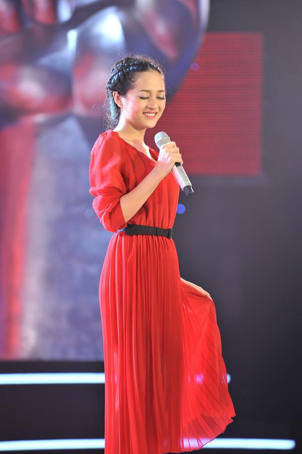 Nguyễn Hoài Bảo Anh (BaoAnh Nguyen): Red Angel (Phải là Red Angel vì đằng sau cái mong manh thanh khiết đó là tiềm ẩn một cá tính mạnh mẽ sẵn sàng bùng cháy khi có đủ điều kiện cần thiết). Nguyễn Hoài Bảo Anh (BaoAnh Nguyen): Red Angel (Phải là Red Angel vì đằng sau cái mong manh thanh khiết đó là tiềm ẩn một cá tính mạnh mẽ sẵn sàng bùng cháy khi có đủ điều kiện cần thiết).