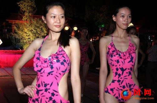 Cùng ngắm lại các thí sinh trong phần trình diễn áo tắm tại cuộc thi Hoa hậu Du lịch Thế giới 2012 khu vực tỉnh An Huy. Cùng ngắm lại các thí sinh trong phần trình diễn áo tắm tại cuộc thi Hoa hậu Du lịch Thế giới 2012 khu vực tỉnh An Huy.