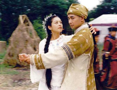 Trần Gia Lạc và Hương Hương công chúa do Triệu Văn Trác và Nhan Dĩnh Tư thể hiện trong phim Thư Kiếm Ân Cừu Lạc, phiên bản 2002 do Đài Loan sản xuất. Trần Gia Lạc và Hương Hương công chúa do Triệu Văn Trác và Nhan Dĩnh Tư thể hiện trong phim Thư Kiếm Ân Cừu Lạc, phiên bản 2002 do Đài Loan sản xuất.