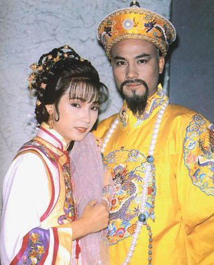 Càn Long và Ngọc Ý do Nhiệm Đạt Hoa và Thích Mỹ Trân trong Thư Kiếm Ân Cừu Lạc, TVB sản xuất 1987. Càn Long và Ngọc Ý do Nhiệm Đạt Hoa và Thích Mỹ Trân trong Thư Kiếm Ân Cừu Lạc, TVB sản xuất 1987.