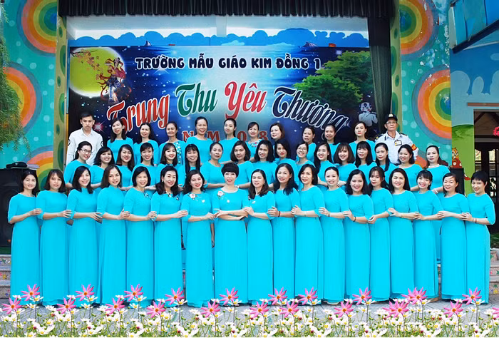 Đội ngũ cán bộ, giáo viên và nhân viên nhà trường giỏi chuyên môn, nghiệp vụ, đáp ứng yêu cầu dạy học (Ảnh: CTV)