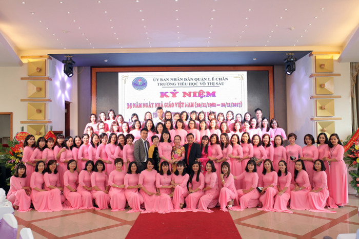 Đội ngũ cán bộ, giáo viên nhà trường giỏi về chuyên môn, nghiệp vụ, vững vàng bản lĩnh chính trị, đáp ứng tốt nhu cầu dạy học trong tình hình hiện nay (Ảnh: LT) Đội ngũ cán bộ, giáo viên nhà trường giỏi về chuyên môn, nghiệp vụ, vững vàng bản lĩnh chính trị, đáp ứng tốt nhu cầu dạy học trong tình hình hiện nay (Ảnh: LT)