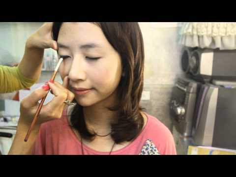 Trang điểm là một nghệ thuật, mà đôi khi chỉ cần một chút khéo léo, tinh ý, bạn sẽ có được diện mạo như mình hằng mơ ước.