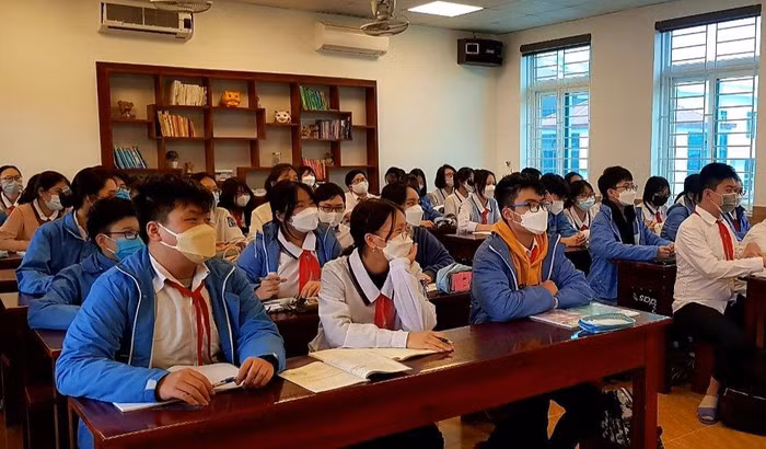 Các nhà trường linh hoạt hình thức dạy học trực tiếp và trực tuyến để thích nghi với tình hình dịch bệnh (Ảnh: LT) Các nhà trường linh hoạt hình thức dạy học trực tiếp và trực tuyến để thích nghi với tình hình dịch bệnh (Ảnh: LT)
