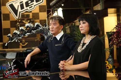 Đội Mr Đàm có sự cố vấn từ phía nữ danh ca Cẩm Vân (trong ảnh) và ca sĩ hải ngoại Elvis Phương. Đội Mr Đàm có sự cố vấn từ phía nữ danh ca Cẩm Vân (trong ảnh) và ca sĩ hải ngoại Elvis Phương.