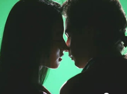 Nụ hôn đầu đời của Lưu Diệc Phi dành cho nam diễn viên Michael Angarano trong phim "Vua kungfu". Trong phim, Lưu Diệc Phi vào vai trưởng môn phái Thanh Thuần và nảy sinh tình cảm với chàng trai Jason (Michael thể hiện). Nụ hôn đầu tiên trên màn ảnh của Lưu Diệc Phi và Michael Angarano đã bị cắt do một số lý do, vì vậy khán giả đã không được chứng kiến cảnh hôn này của cô. Nụ hôn đầu đời của Lưu Diệc Phi dành cho nam diễn viên Michael Angarano trong phim "Vua kungfu". Trong phim, Lưu Diệc Phi vào vai trưởng môn phái Thanh Thuần và nảy sinh tình cảm với chàng trai Jason (Michael thể hiện). Nụ hôn đầu tiên trên màn ảnh của Lưu Diệc Phi và Michael Angarano đã bị cắt do một số lý do, vì vậy khán giả đã không được chứng kiến cảnh hôn này của cô.