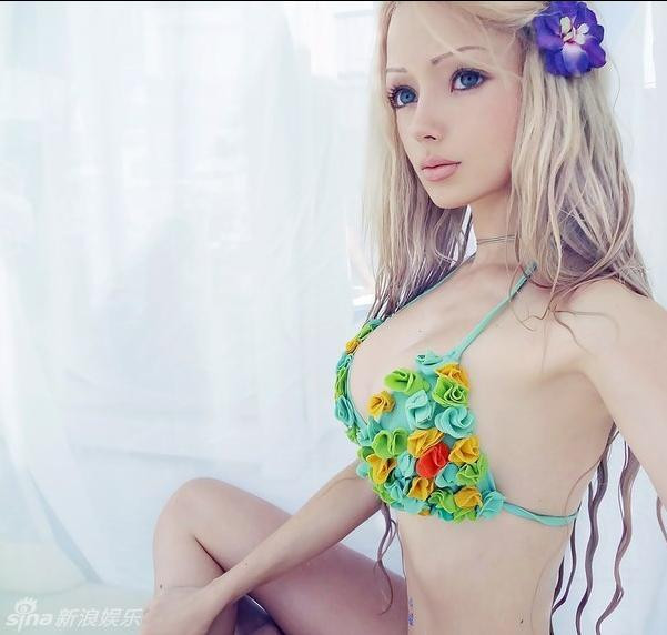 Người đẹp 21 tuổi này từng tuyên bố cô là người nổi tiếng nhất trên các trang mạng nói tiếng Nga hiện nay khi sở hữu vẻ bề ngoài xinh đẹp như một búp bê. Người đẹp 21 tuổi này từng tuyên bố cô là người nổi tiếng nhất trên các trang mạng nói tiếng Nga hiện nay khi sở hữu vẻ bề ngoài xinh đẹp như một búp bê.