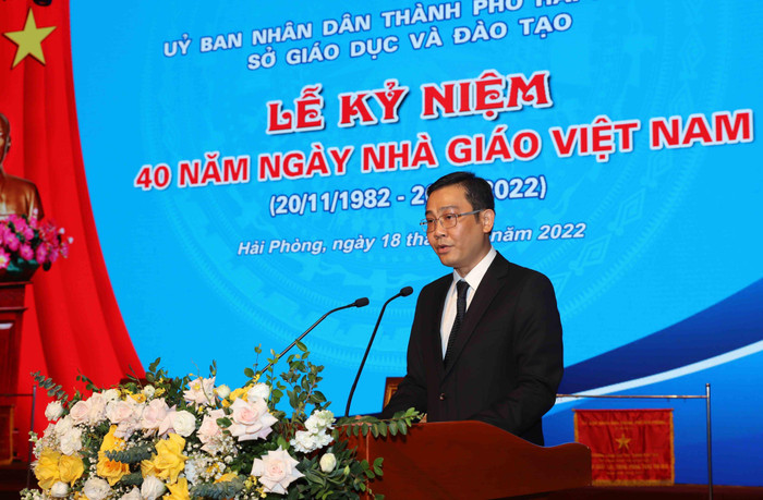 Ông Bùi Văn Kiệm - Giám đốc Sở Giáo dục và Đào tạo Hải Phòng nói lên suy nghĩ về nghề giáo tại lễ kỷ niệm 40 năm Ngày Nhà giáo Việt Nam (Ảnh: LT) Ông Bùi Văn Kiệm - Giám đốc Sở Giáo dục và Đào tạo Hải Phòng nói lên suy nghĩ về nghề giáo tại lễ kỷ niệm 40 năm Ngày Nhà giáo Việt Nam (Ảnh: LT)