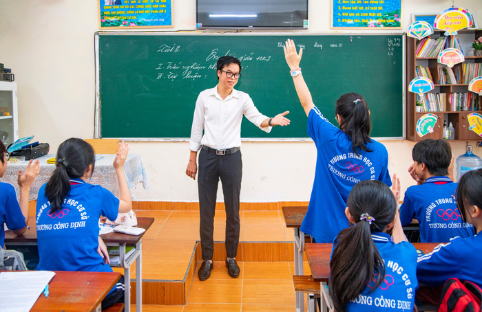 Thầy giáo Hà Huy Hiệp luôn sáng tạo trong việc nâng cao chất lượng giảng dạy, nhất là công tác mũi nhọn.(Ảnh: Lã Tiến) Thầy giáo Hà Huy Hiệp luôn sáng tạo trong việc nâng cao chất lượng giảng dạy, nhất là công tác mũi nhọn.(Ảnh: Lã Tiến)
