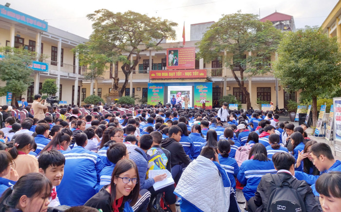 Buổi tuyên truyền đã trang bị kiến thức, kỹ năng cho học sinh khi tham gia giao thông (Ảnh: Lã Tiến) Buổi tuyên truyền đã trang bị kiến thức, kỹ năng cho học sinh khi tham gia giao thông (Ảnh: Lã Tiến)