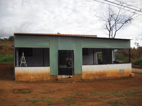 Trại nuôi dưỡng người tâm thần với một số cơ sở vật chất dành cho người tâm thần của gia đình anh Phước. Nó còn lớn hơn căn nhà gia đình 5 người của anh Phước đang ở. Ảnh: Tùy Phong. Trại nuôi dưỡng người tâm thần với một số cơ sở vật chất dành cho người tâm thần của gia đình anh Phước. Nó còn lớn hơn căn nhà gia đình 5 người của anh Phước đang ở. Ảnh: Tùy Phong.