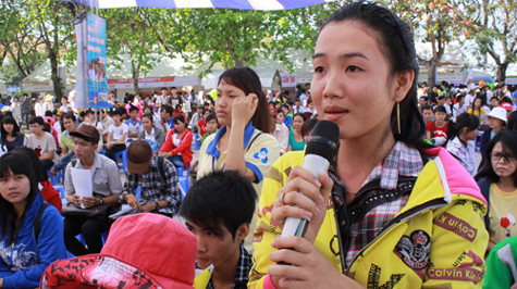 Hàng ngàn câu hỏi của học sinh đã được ban tư vấn cũng như chuyên viên tư vấn của các trường giải đáp - Ảnh: Như Hùng