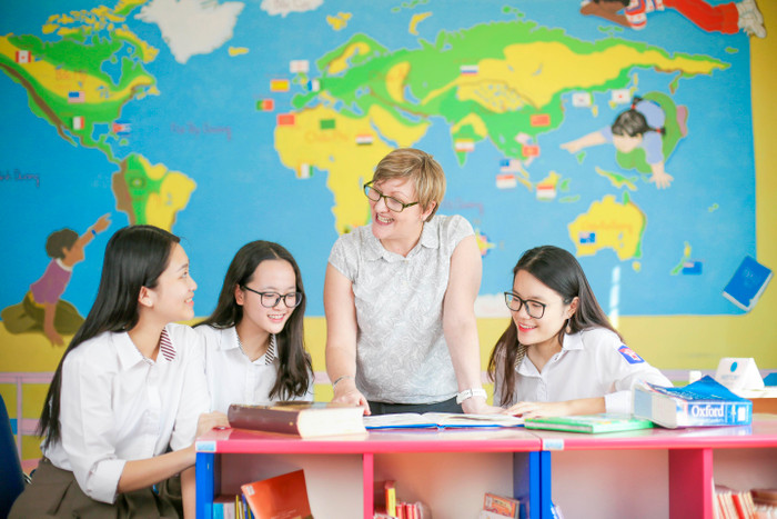 Chương trình Cambridge được xem là tấm hộ chiếu hội nhập cho học sinh Việt. (Ảnh học sinh trường quốc tế Việt Úc Hà Nội của Quang Dũng)