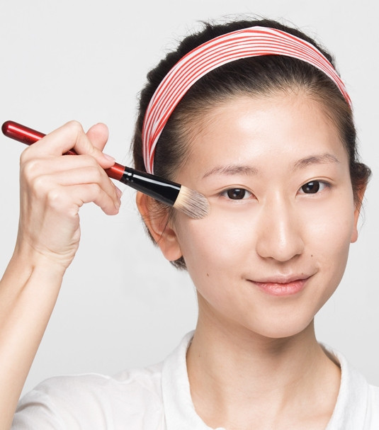 Chú ý chải đều tay, tránh để kem nền chỗ dày - chỗ mỏng khác nhau. Xem thêm: Lên đời nhan sắc nhờ trang điểm / Điểm danh những chiếc cằm mới của Sao Việt. Chú ý chải đều tay, tránh để kem nền chỗ dày - chỗ mỏng khác nhau. Xem thêm: Lên đời nhan sắc nhờ trang điểm / Điểm danh những chiếc cằm mới của Sao Việt.