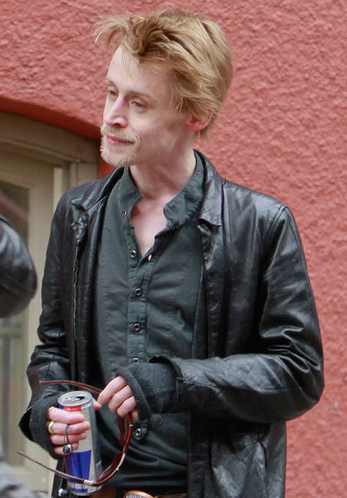 Macaulay Culkin già khọm và hom hem như cụ ông 70 tuổi. (Ảnh: xz) Xem thêm: Bí quyết giữ gìn vóc dáng sau sinh. Macaulay Culkin già khọm và hom hem như cụ ông 70 tuổi. (Ảnh: xz) Xem thêm: Bí quyết giữ gìn vóc dáng sau sinh.