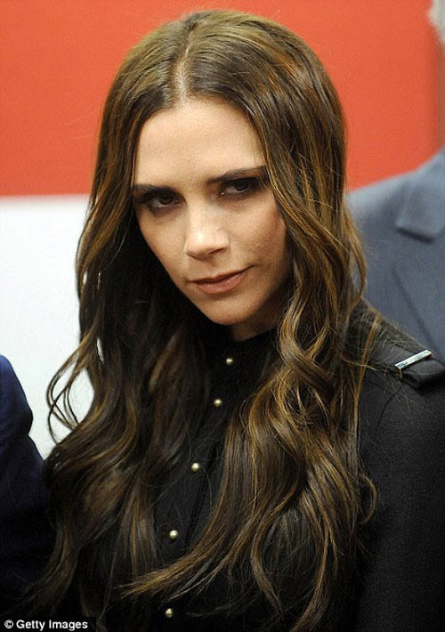 Victoria Beckham được mệnh danh là quý bà cò hương nổi tiếng số 1 thế giới. (Ảnh: xz) Xem thêm: Bí quyết giữ gìn vóc dáng sau sinh. Victoria Beckham được mệnh danh là quý bà cò hương nổi tiếng số 1 thế giới. (Ảnh: xz) Xem thêm: Bí quyết giữ gìn vóc dáng sau sinh.