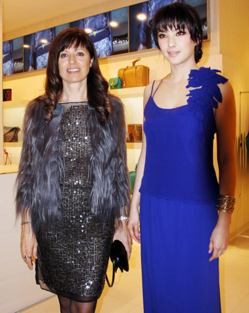 Không biết sau khi thẩm mỹ, các cơ hội và vai diễn có bay đến với cô nhiều hơn? Chỉ biết rằng lúc này, không ít người hâm mộ cảm thấy tiếc nuối vẻ đẹp ngọt ngào, tự nhiên một thời của Trương Vũ Kỳ. (Ảnh: Xz) Xem thêm: Điểm danh những chiếc cằm mới của Sao Việt. Không biết sau khi thẩm mỹ, các cơ hội và vai diễn có bay đến với cô nhiều hơn? Chỉ biết rằng lúc này, không ít người hâm mộ cảm thấy tiếc nuối vẻ đẹp ngọt ngào, tự nhiên một thời của Trương Vũ Kỳ. (Ảnh: Xz) Xem thêm: Điểm danh những chiếc cằm mới của Sao Việt.