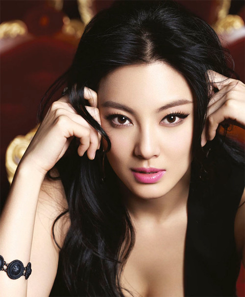 Với vẻ đẹp trời phú, cộng thêm công nghệ trang điểm, Trương Vũ Kỳ luôn xuất hiện long lanh, lóng lánh trước công chúng, là sao nữ sở hữu hàng triệu fans hâm mộ. (Ảnh: 2sao) Xem thêm: Điểm danh những chiếc cằm mới của Sao Việt. Với vẻ đẹp trời phú, cộng thêm công nghệ trang điểm, Trương Vũ Kỳ luôn xuất hiện long lanh, lóng lánh trước công chúng, là sao nữ sở hữu hàng triệu fans hâm mộ. (Ảnh: 2sao) Xem thêm: Điểm danh những chiếc cằm mới của Sao Việt.