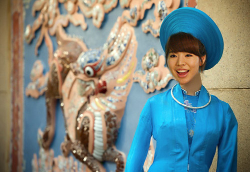 Sunny - cô nàng tóc tém của SNSD xinh đẹp và đáng yêu như.. .cô dâu sắp về nhà chồng. (Ảnh: 24h) Xem thêm: Bộ sưu tập váy xinh chào hè 2012. Sunny - cô nàng tóc tém của SNSD xinh đẹp và đáng yêu như.. .cô dâu sắp về nhà chồng. (Ảnh: 24h) Xem thêm: Bộ sưu tập váy xinh chào hè 2012.