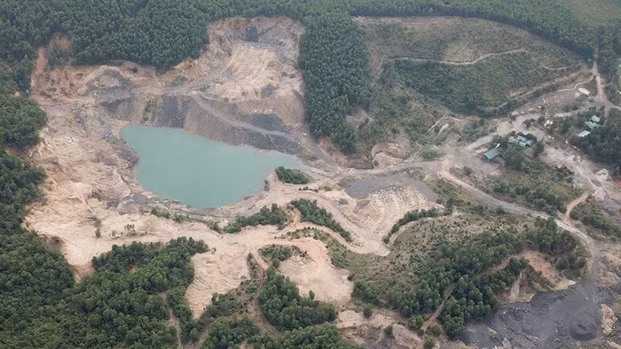 Khu vực thực hiện dự án trồng cây ăn quả của Công ty cổ phần tập đoàn Hạ Long bị đào bới nham nhở (Ảnh: Lã Tiến)