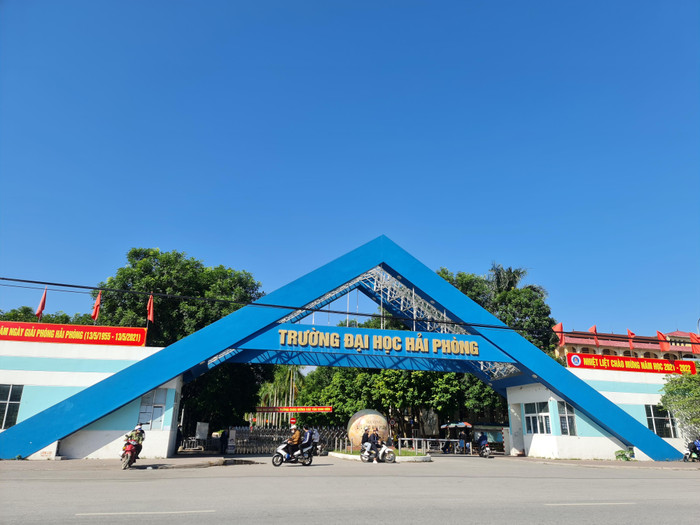 Bộ Giáo dục và Đào tạo chỉ rõ việc Hiệu trưởng ký cấp chứng chỉ ứng dụng công nghệ thông tin là trái thẩm quyền, nhưng Trường Đại học Hải Phòng vẫn phớt lờ (Ảnh: Lã Tiến) Bộ Giáo dục và Đào tạo chỉ rõ việc Hiệu trưởng ký cấp chứng chỉ ứng dụng công nghệ thông tin là trái thẩm quyền, nhưng Trường Đại học Hải Phòng vẫn phớt lờ (Ảnh: Lã Tiến)