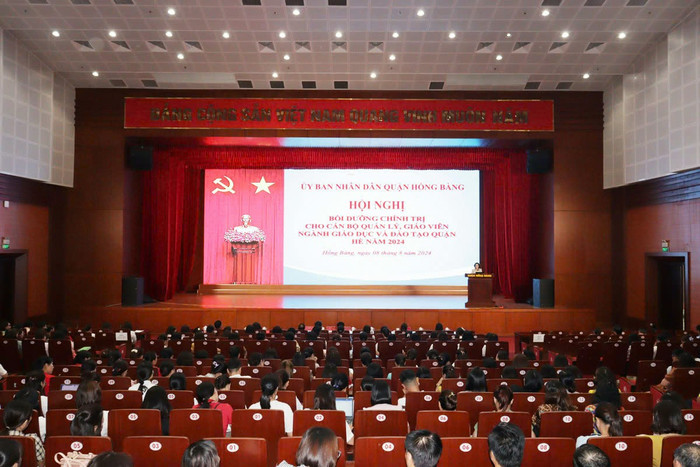 Quận Hồng Bàng bồi dưỡng chính trị hè cho 1.700 cán bộ, giáo viên (Ảnh: HT) hb-doi-duong-4.jpg