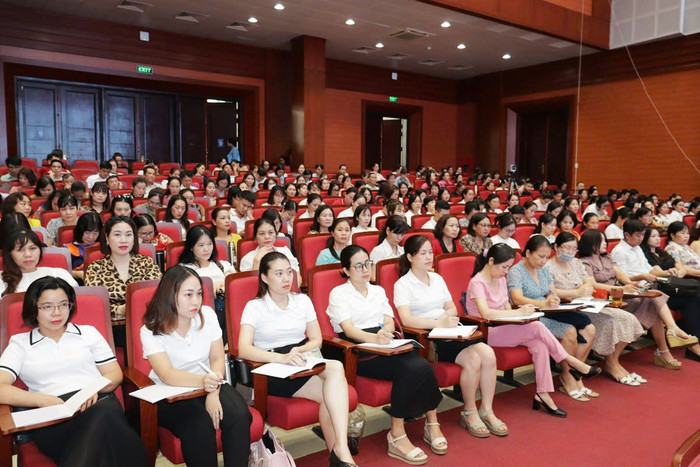 Cán bộ, giáo viên các nhà trường tham dự hội nghị (Ảnh: HT) hb-boi-duong-3.jpg