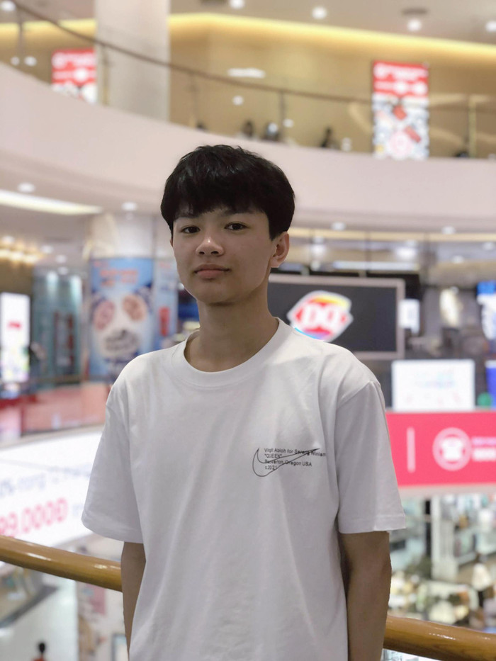 Thí sinh Trần Cao Sơn, học sinh Trường Trung học phổ thông Hùng Thắng (Hải Phòng) xuất sắc đạt thủ khoa khối A0 toàn quốc (Ảnh: NVCC) Thí sinh Trần Cao Sơn, học sinh Trường Trung học phổ thông Hùng Thắng (Hải Phòng) xuất sắc đạt thủ khoa khối A0 toàn quốc (Ảnh: NVCC)