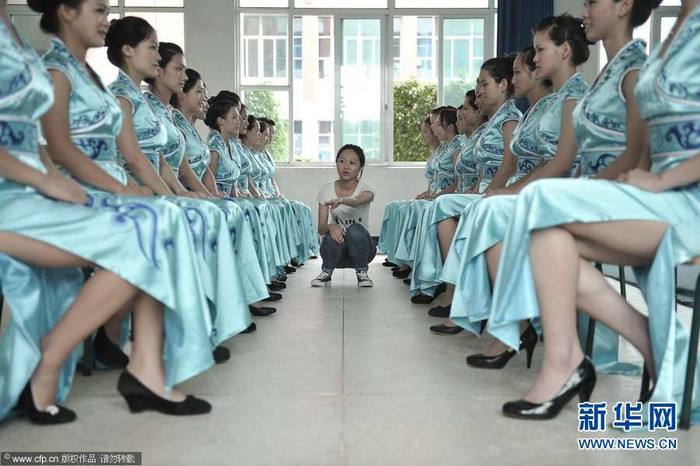 Ngày 15/8, thành phố Phúc Châu, tỉnh Phúc Kiến sẽ tổ chức một sự kiện tầm cỡ quốc gia, các nữ sinh của Học viện kỹ thuật nghề Phúc Châu đã chọn ra 29 cô gái xinh đẹp nhất tham gia đội lễ tân phục vụ cho hoạt động này.