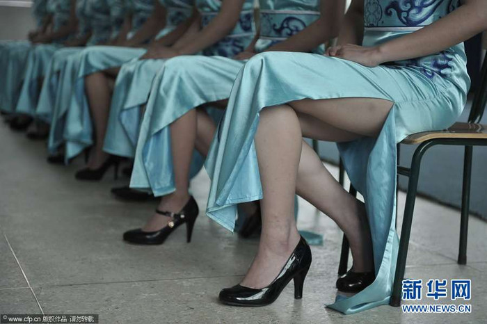 Sự có mặt của họ trong buổi lễ chỉ diễn ra trong vòng 3 giờ đồng hồ, thế nhưng để chuẩn bị cho hoạt động này, những nữ sinh này đã phải miệt mài tập luyện trong một học kỳ, tổng cộng họ đã tập được hơn 200 giờ từ khi bắt đầu đến giờ.