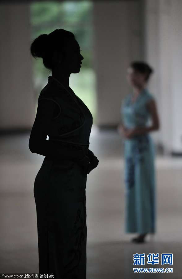 Ngoài 29 nữ sinh của học viện này còn có 70 cô gái khác đến từ các đơn vị trường học trong thành phố tham gia cùng trong ngày 15/8 tới.