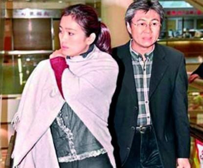 Với người chồng cũ Hoàng Hòa Tường. Với người chồng cũ Hoàng Hòa Tường.