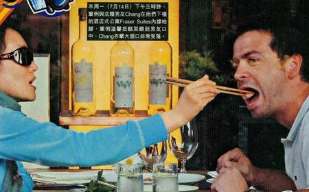 Vẫn còn lãng mạn như bao cặp tình nhân trẻ trung khác. Vẫn còn lãng mạn như bao cặp tình nhân trẻ trung khác.