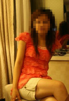 Hình ảnh cũng như số điện thoại của nữ sinh cũng được đăng tải tại một số web giới thiệu người tình. Hình ảnh cũng như số điện thoại của nữ sinh cũng được đăng tải tại một số web giới thiệu người tình.