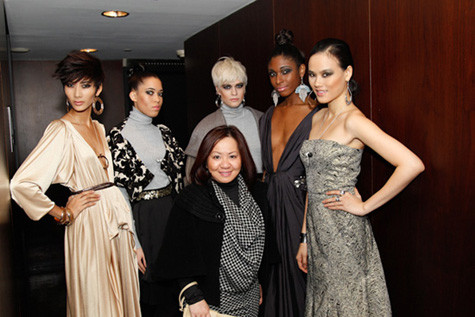 Quỳnh Trang (giữa), người đưa format chương trình Next Top Model về Việt Nam. Quỳnh Trang (giữa), người đưa format chương trình Next Top Model về Việt Nam.