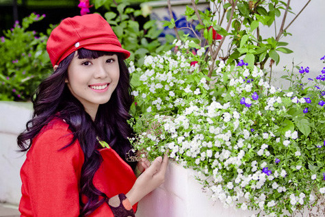 Đi đến đâu, Bảo Trân cũng được người dân thành phố nhận ra và xin chụp ảnh cùng. Điều đó khiến cô không khỏi bất ngờ và hạnh phúc. Đi đến đâu, Bảo Trân cũng được người dân thành phố nhận ra và xin chụp ảnh cùng. Điều đó khiến cô không khỏi bất ngờ và hạnh phúc.