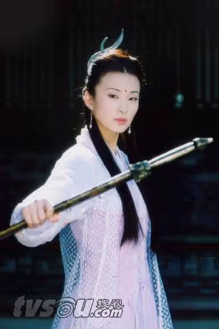 Lâm Tĩnh vai Đĩnh Mẫn Quân trong “Ỷ thiên đồ long ký”.